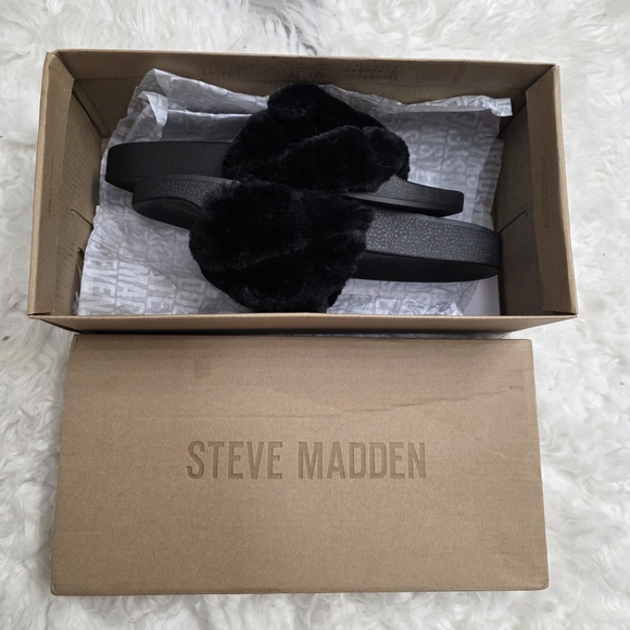 Steve Madden Black Furry Slide Sandals - Picture 4 of 5